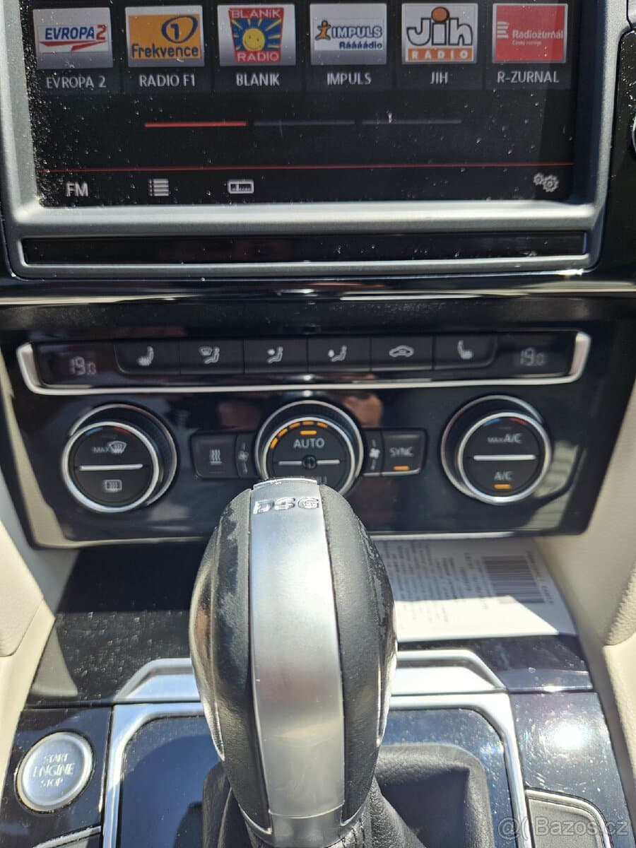 2015 Volkswagen PASSAT - 14