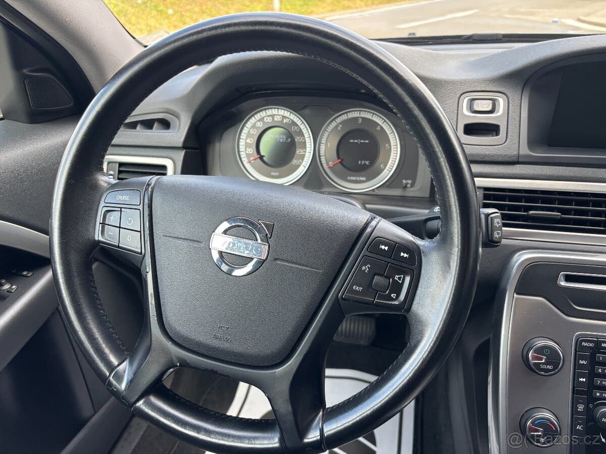 2012 Volvo V70 - 14