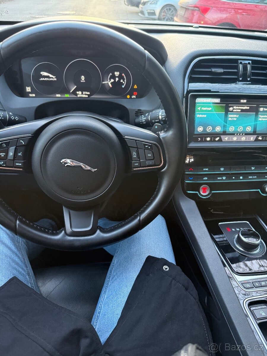 2018 Jaguar F-PACE - 14