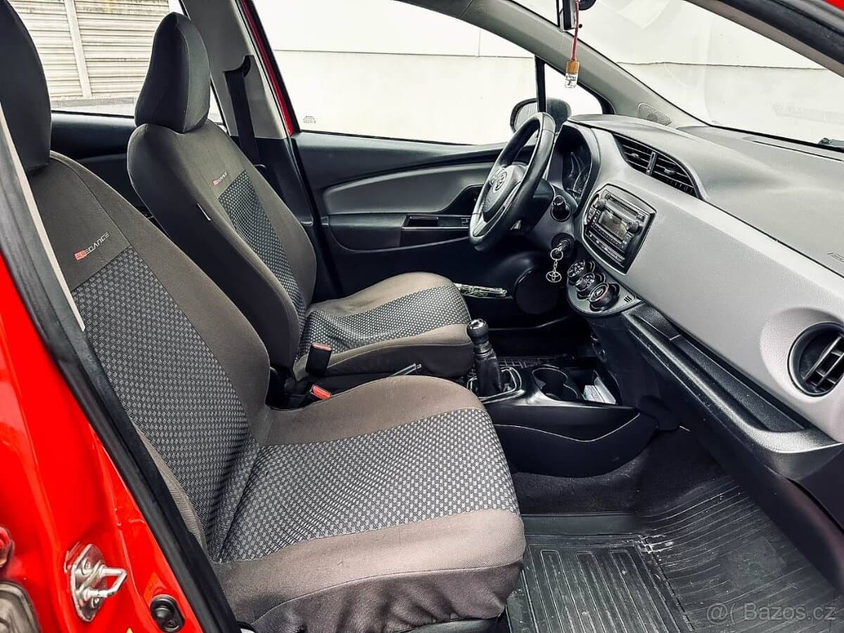 2015 Toyota YARIS - 14