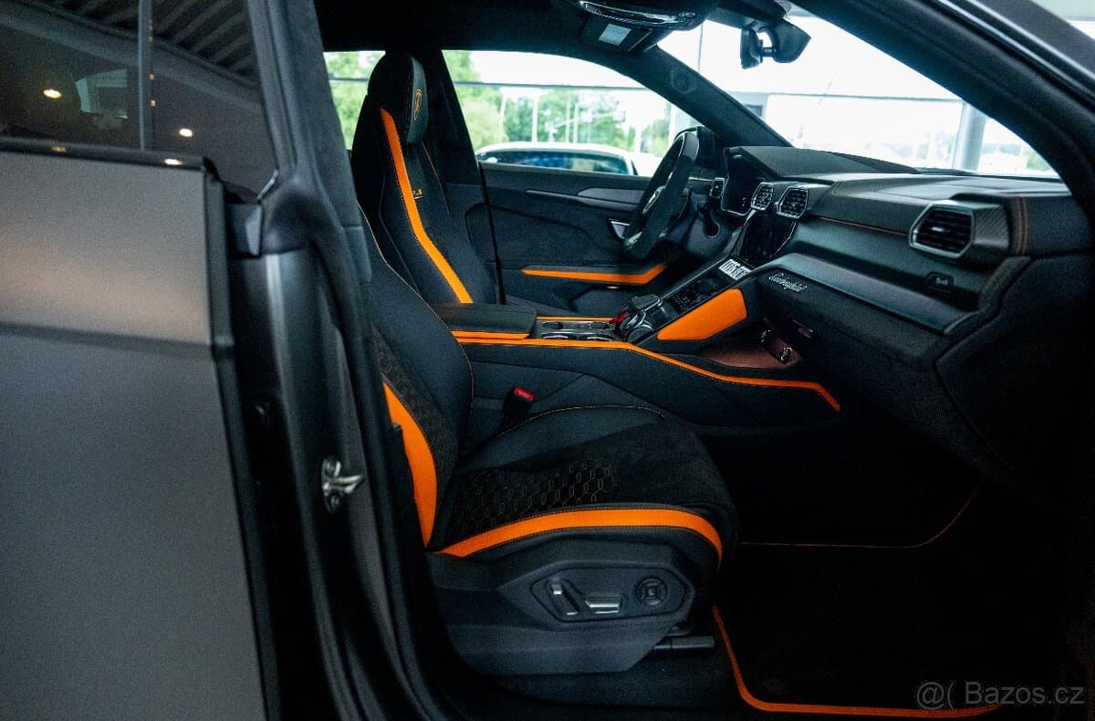 2022 Lamborghini URUS - 14