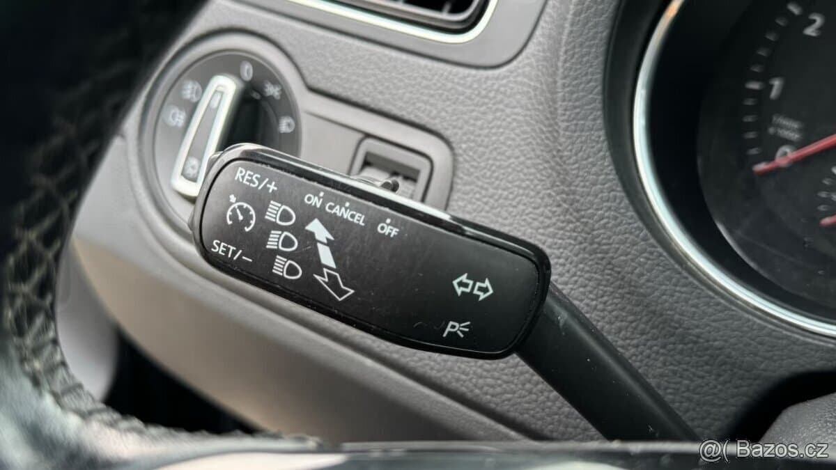 2016 Volkswagen POLO - 14