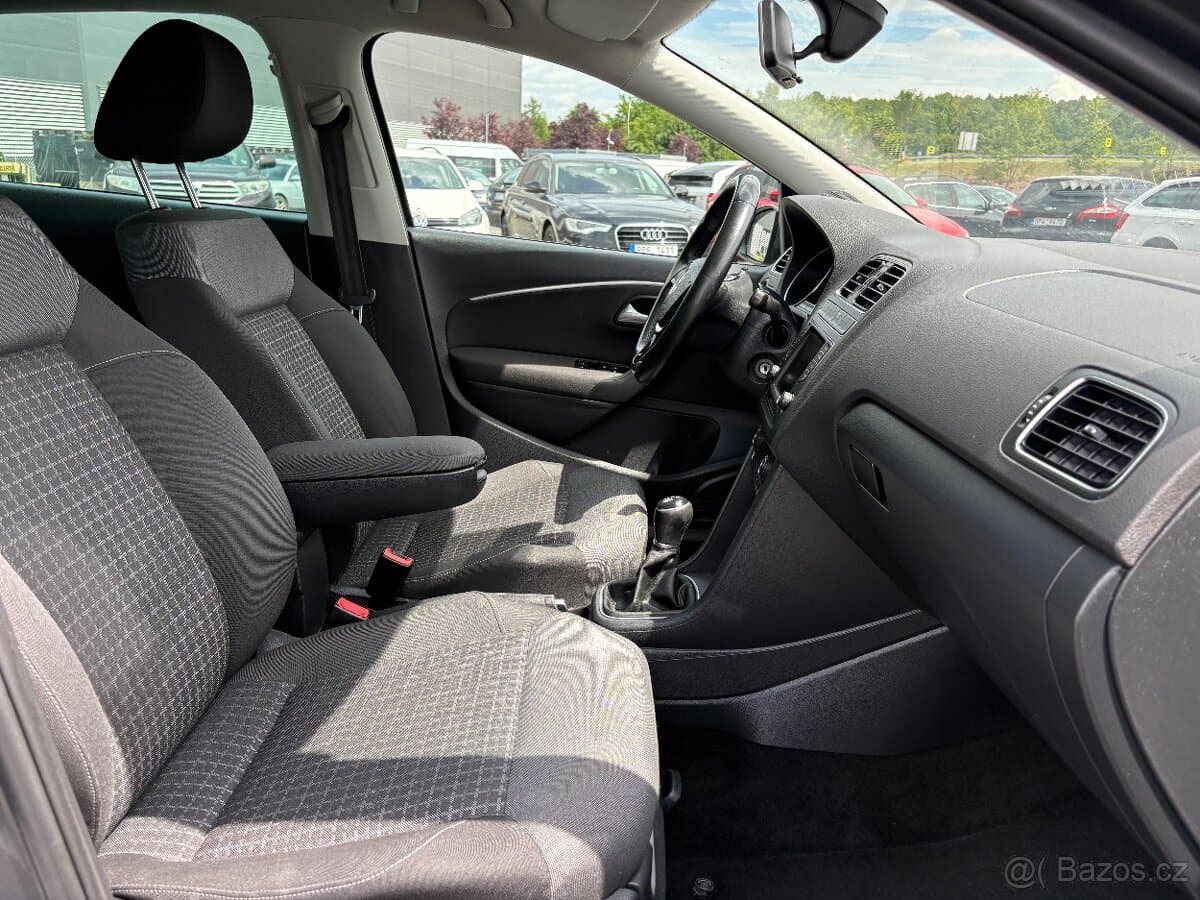 2016 Volkswagen POLO - 14