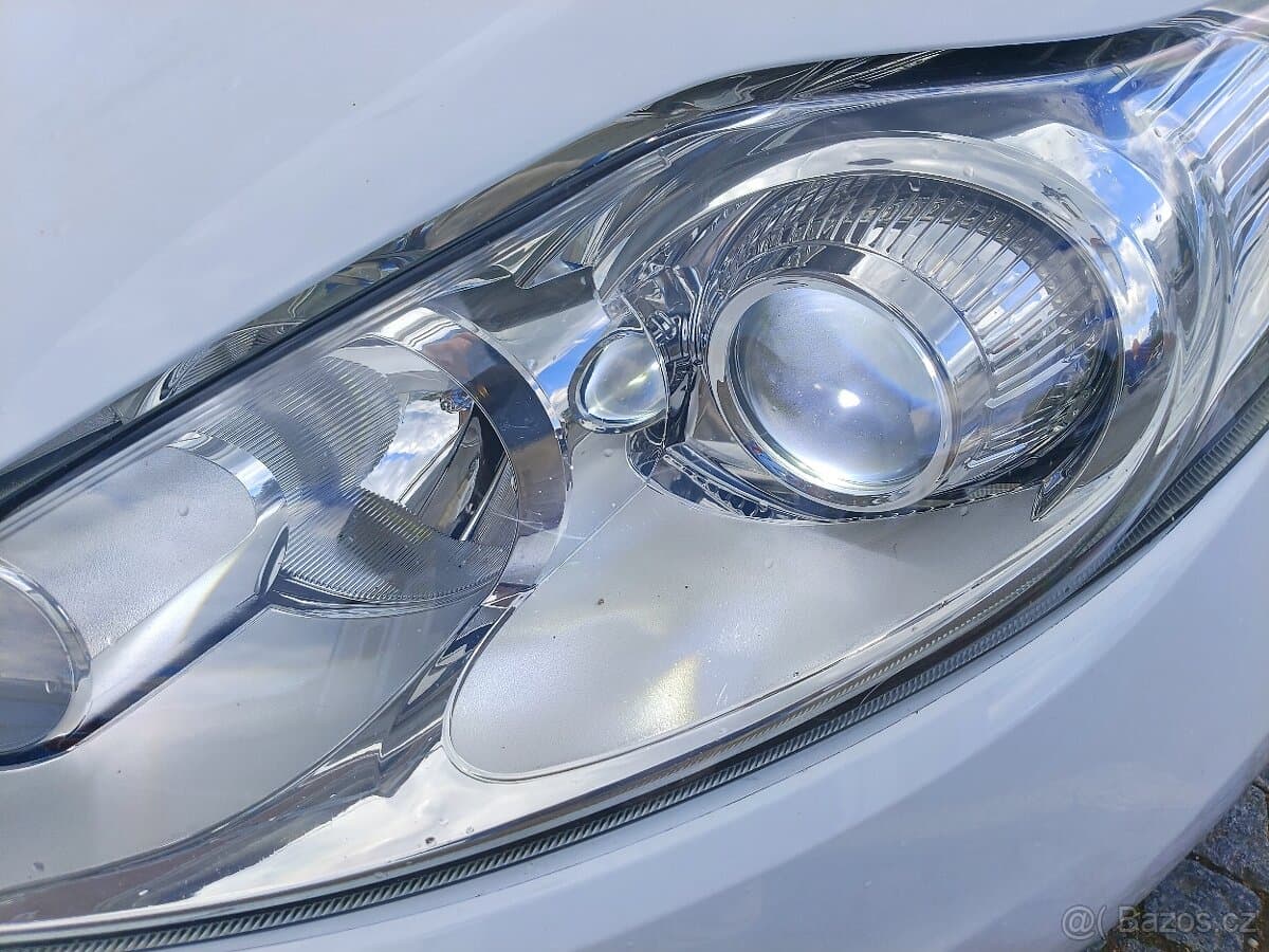 2010 Ford FIESTA - 14