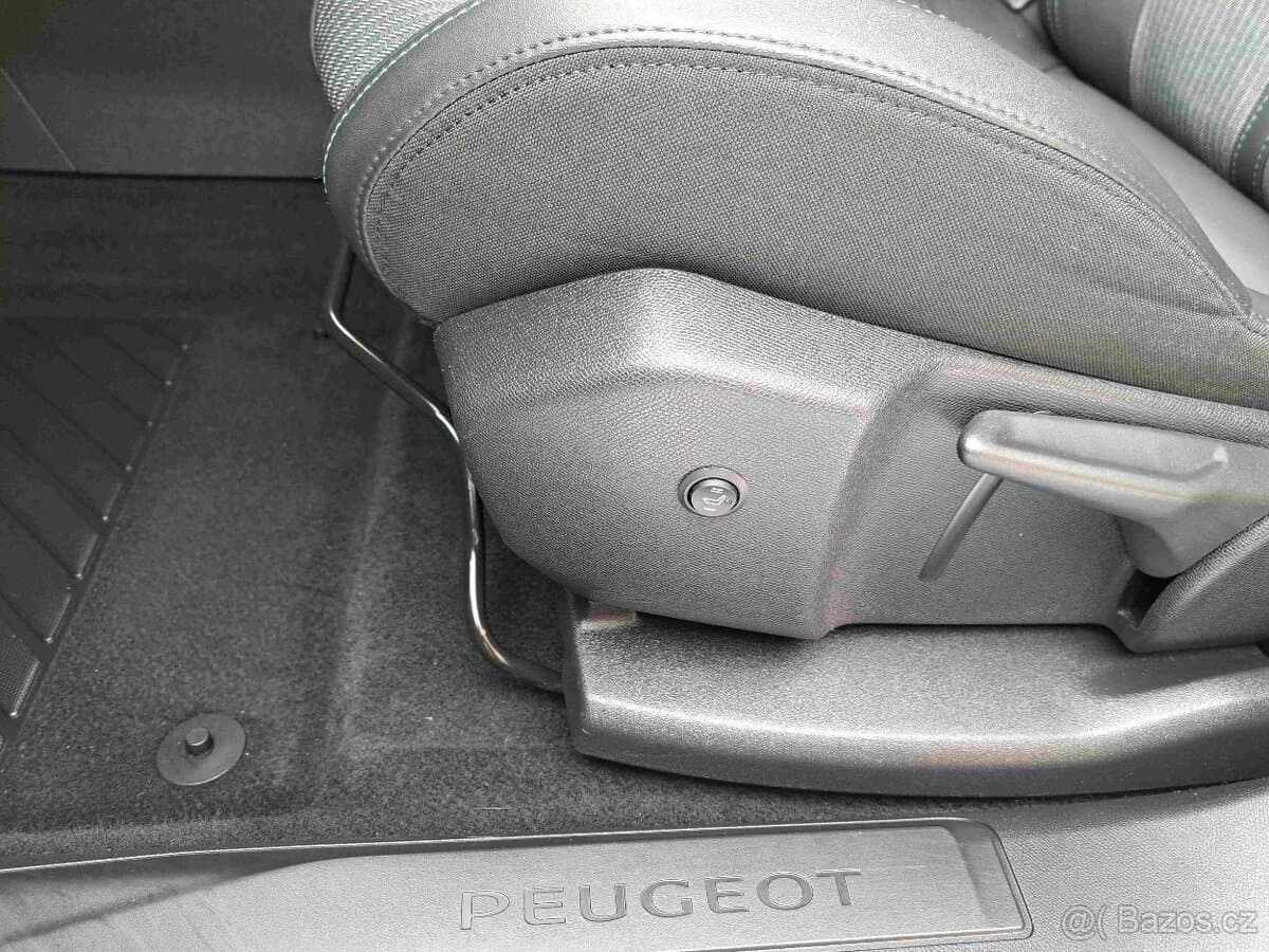 2022 Peugeot 5008 - 14