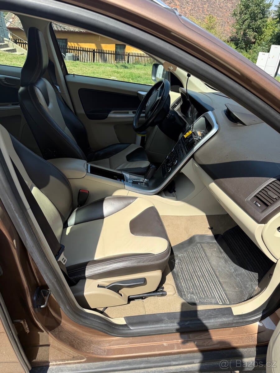 2010 Volvo XC60 - 14