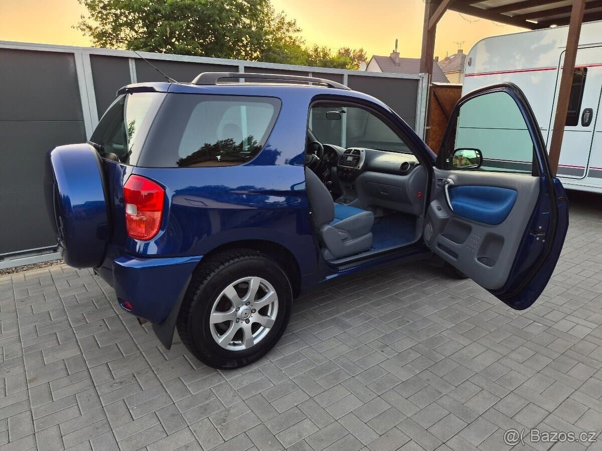2003 Toyota RAV4 - 14