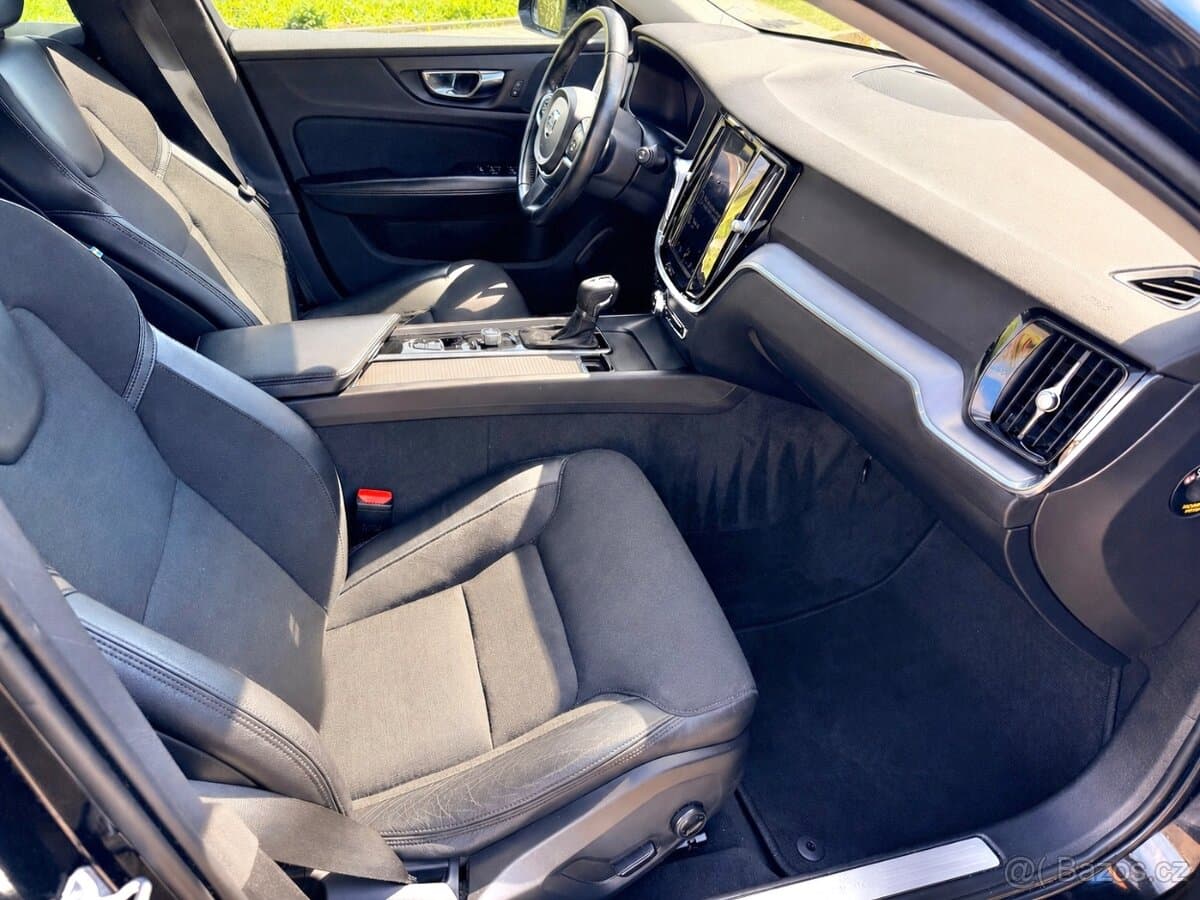2020 Volvo V60 - 14
