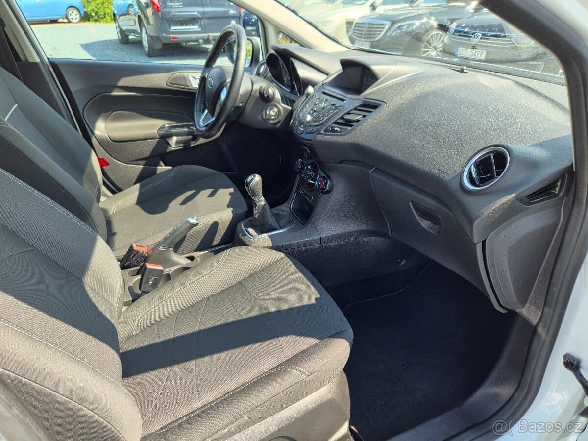 2015 Ford FIESTA - 14