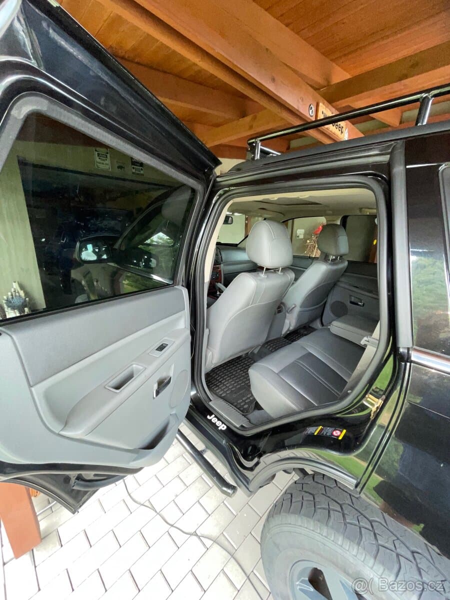 2005 Jeep CHEROKEE - 14