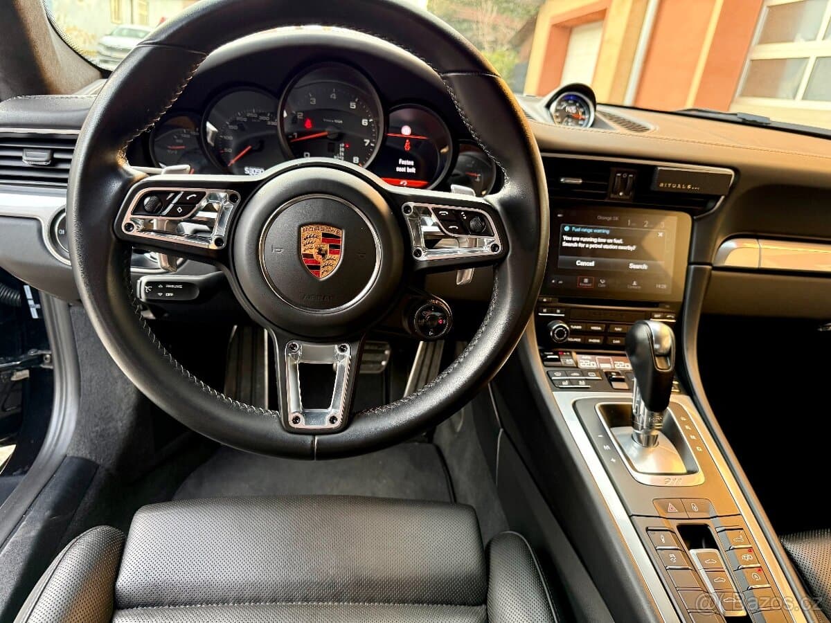 2018 Porsche 911 - 14