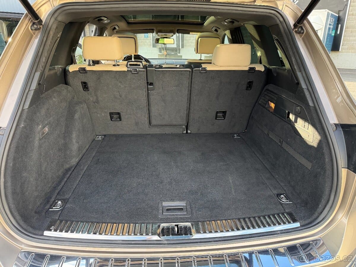 2015 Volkswagen TOUAREG - 14