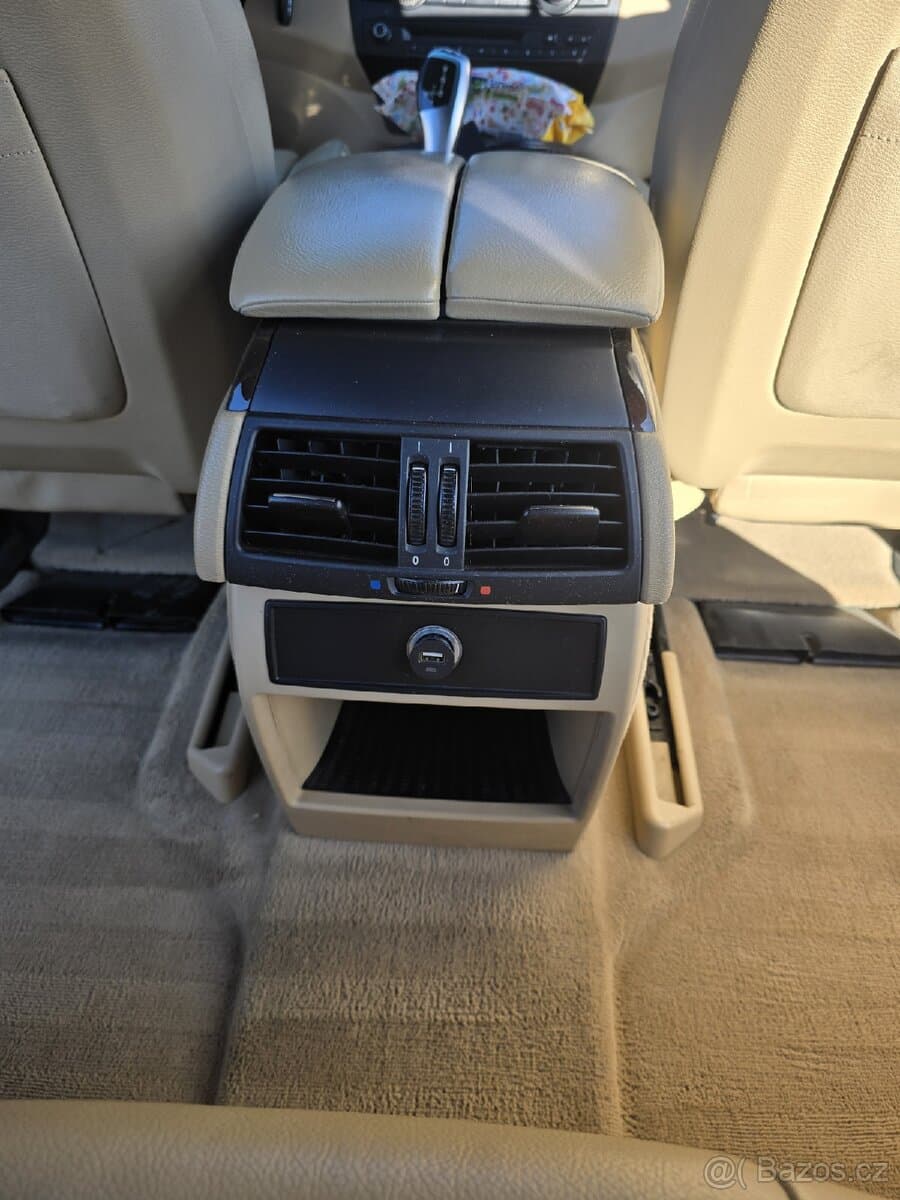 2010 BMW X5 - 14