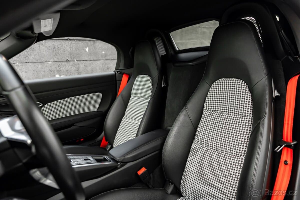 2017 Porsche 718 - 14