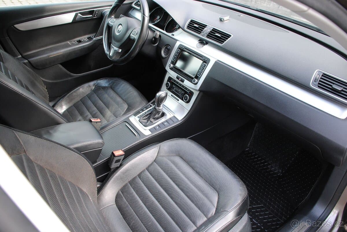 2011 Volkswagen PASSAT - 14