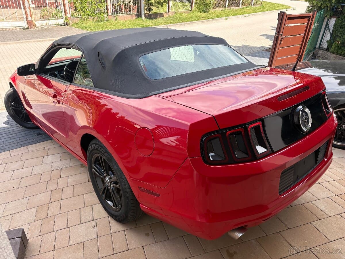 2013 Ford MUSTANG - 14