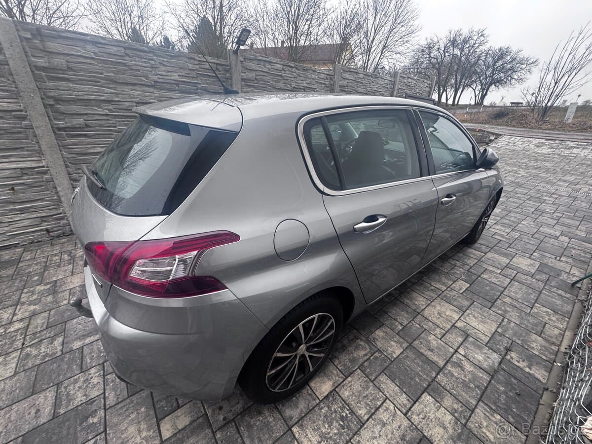 2015 Peugeot 308 - 14