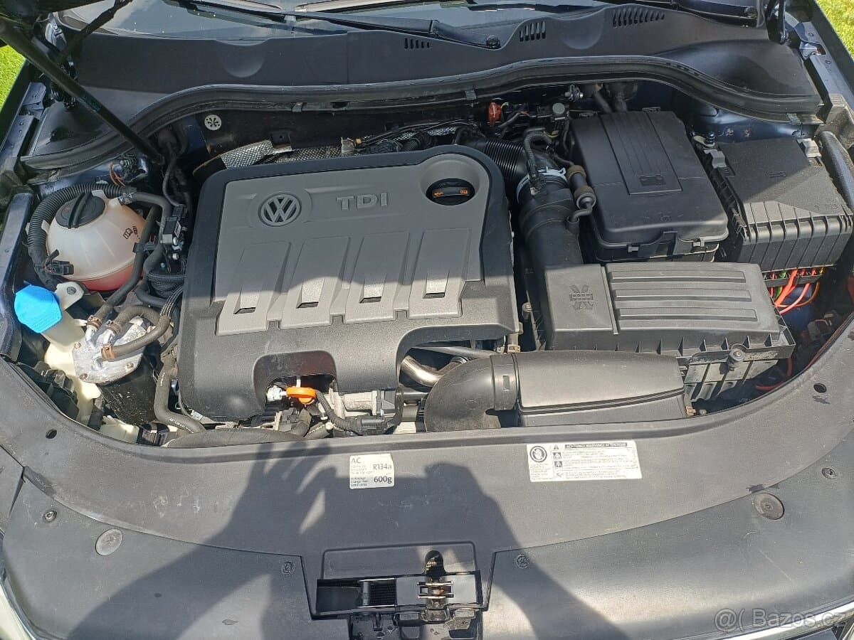 2011 Volkswagen PASSAT - 14