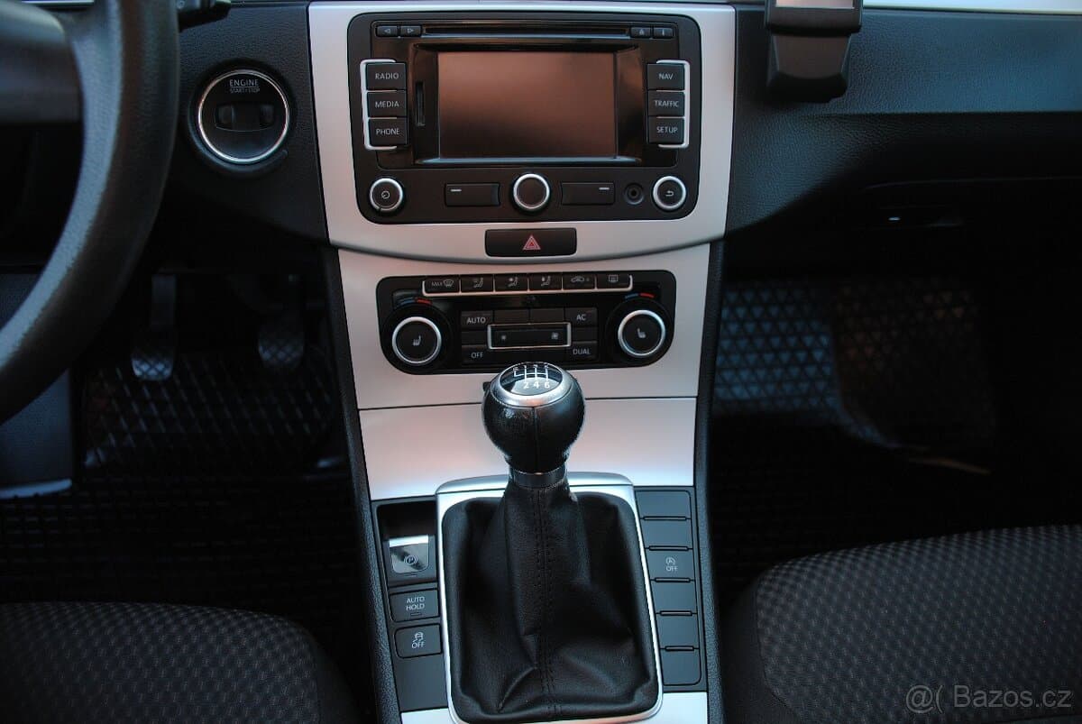 2011 Volkswagen PASSAT - 14
