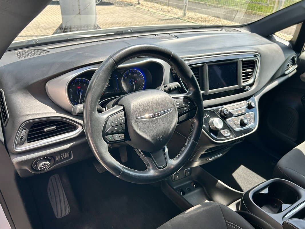 2019 Chrysler PACIFICA - 14