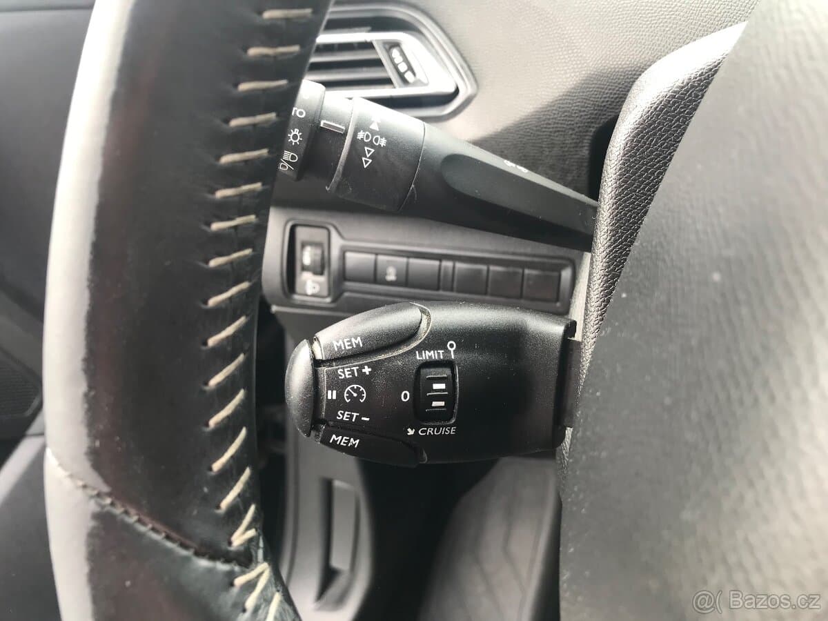 2019 Peugeot 308 - 14