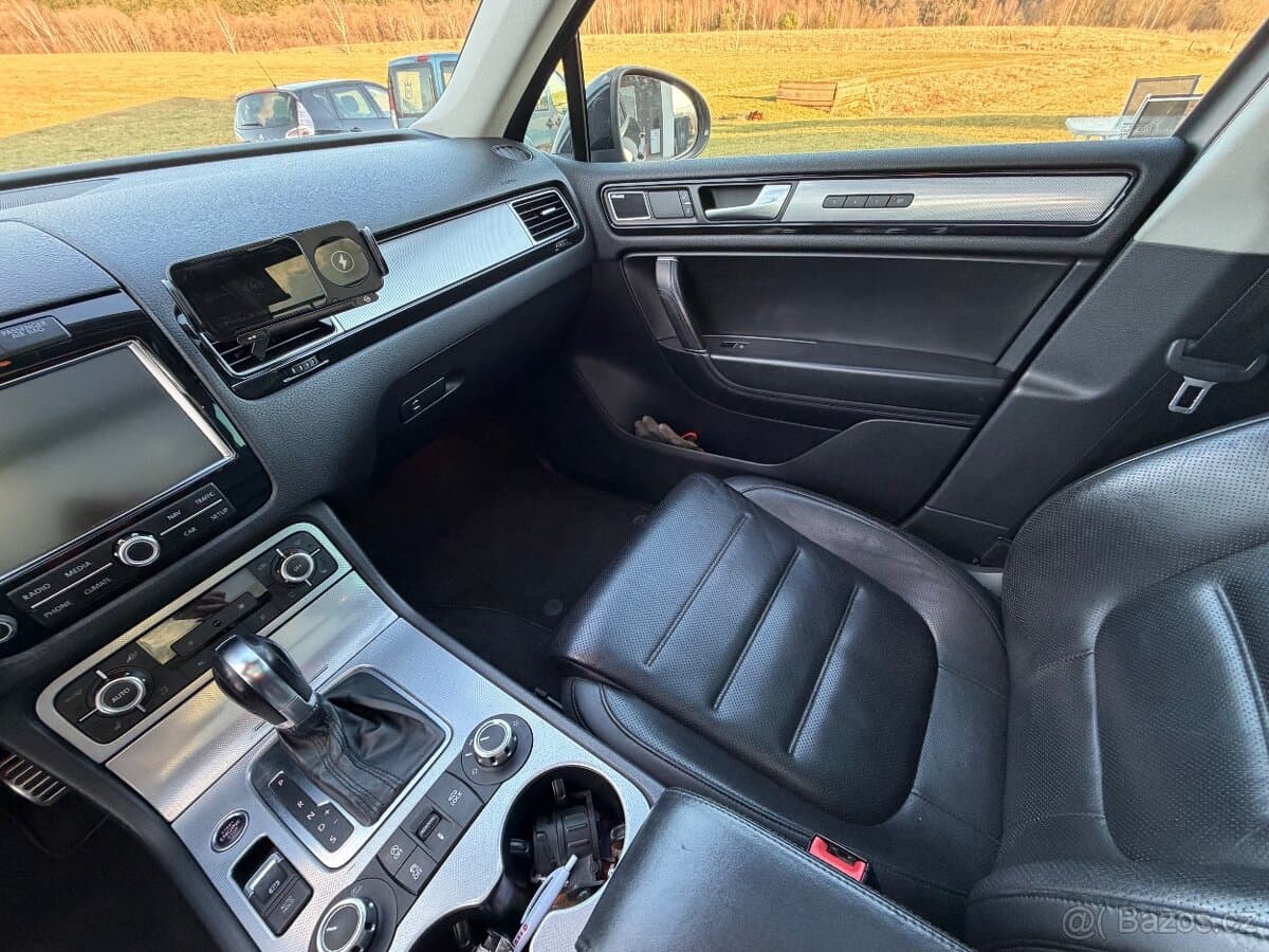 2010 Volkswagen TOUAREG - 14