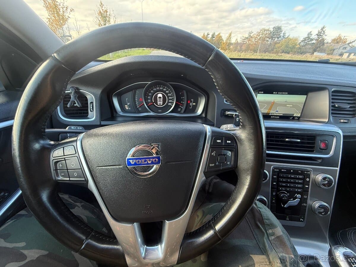 2015 Volvo V60 - 14