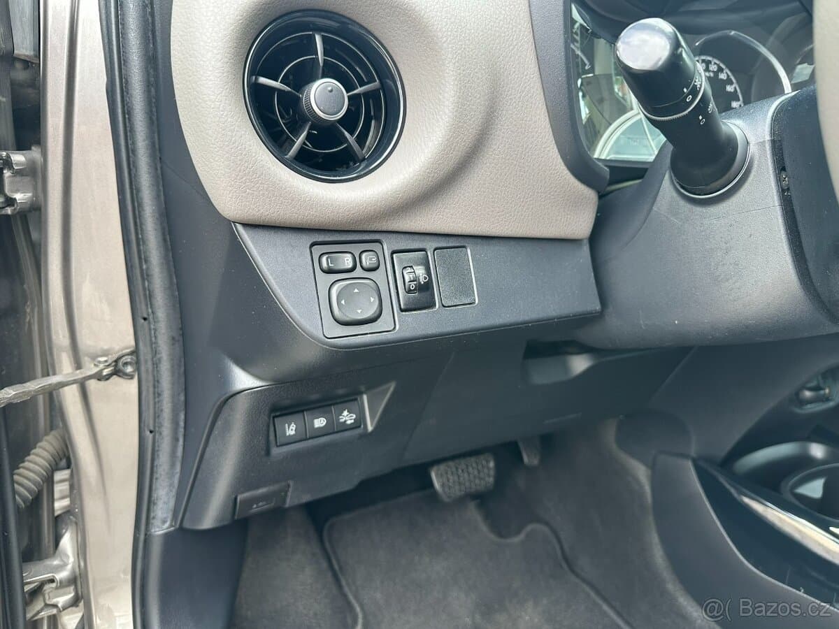 2020 Toyota YARIS - 14