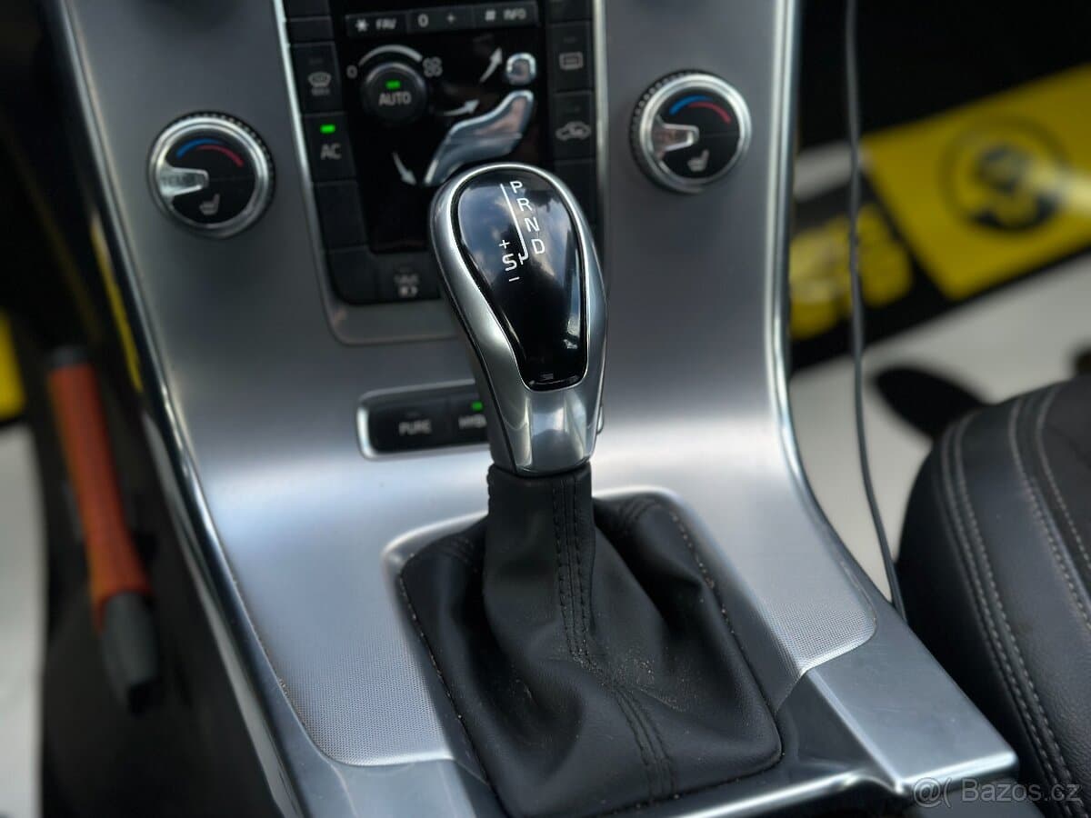2016 Volvo V60 - 14