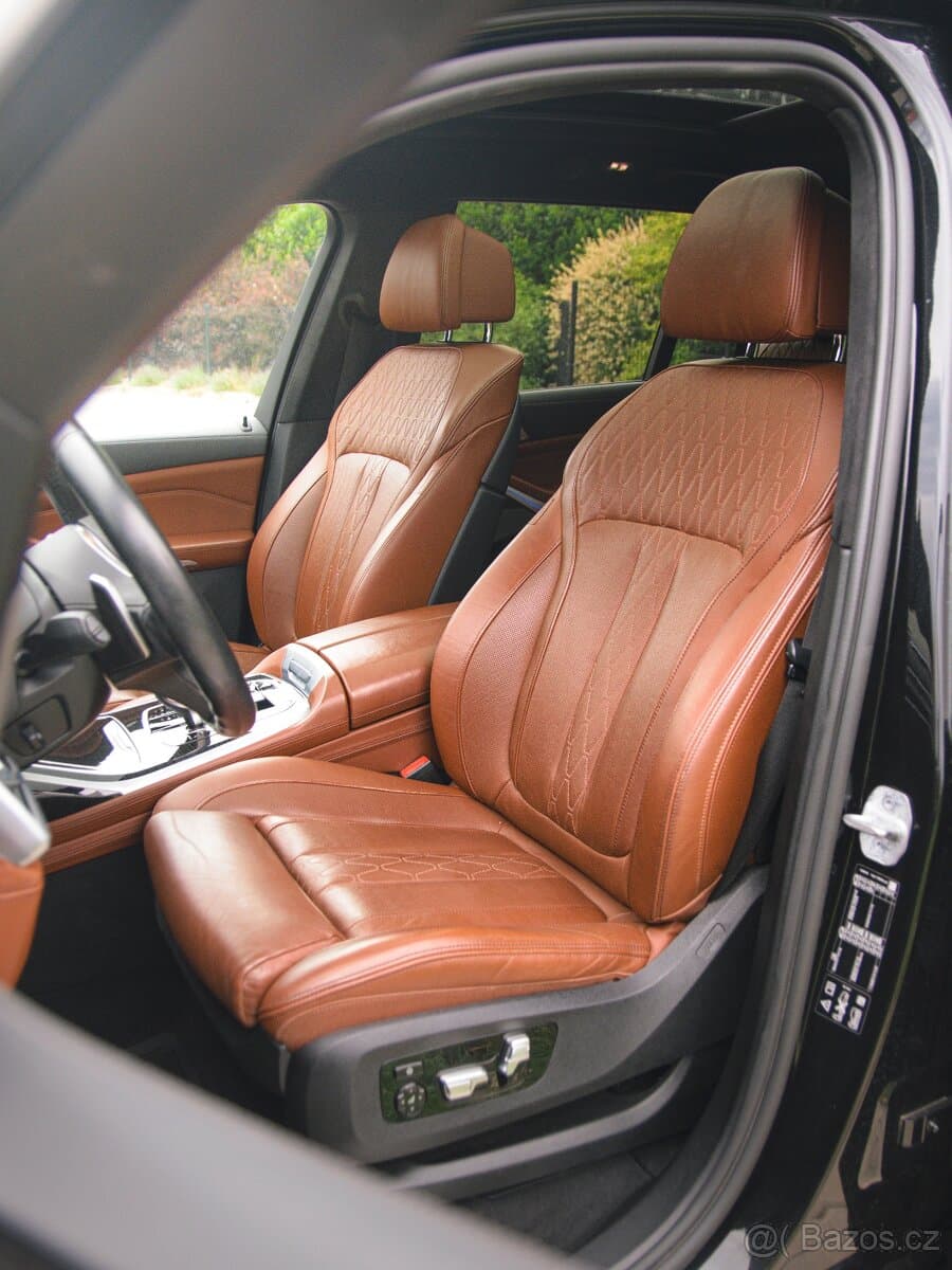 2021 BMW X7 - 14
