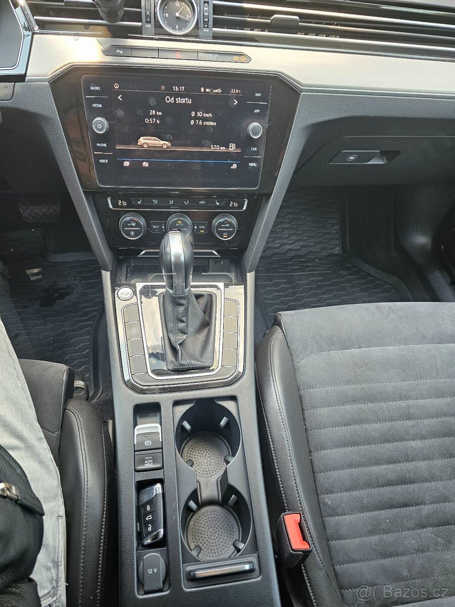 2018 Volkswagen PASSAT - 14