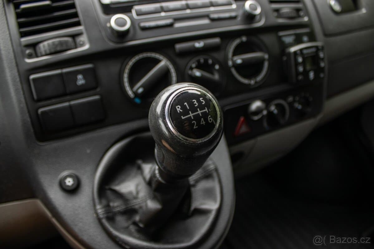 2011 Volkswagen CARAVELLE - 14