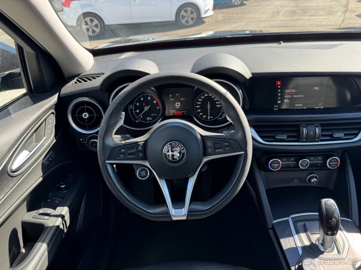 2018 Alfa Romeo STELVIO - 14