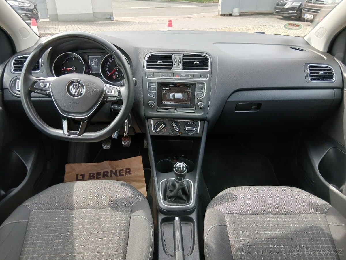 2015 Volkswagen POLO - 14