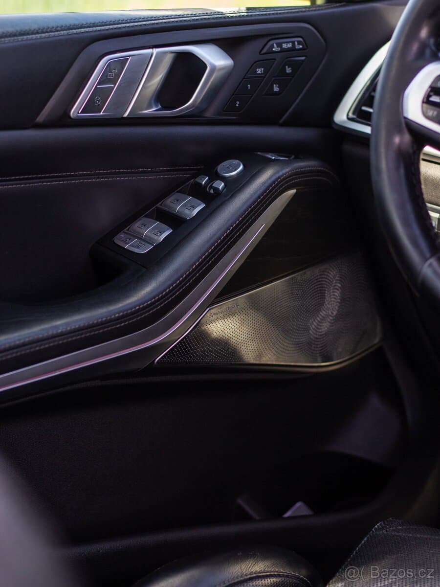 2020 BMW X7 - 14