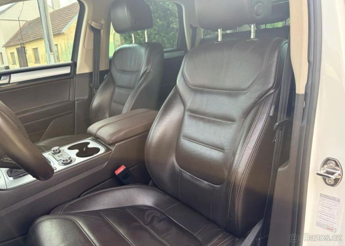 2011 Volkswagen TOUAREG - 14