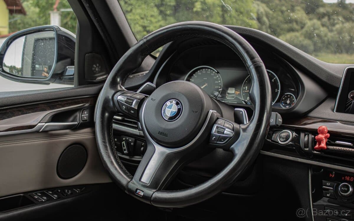 2016 BMW M5 - 14