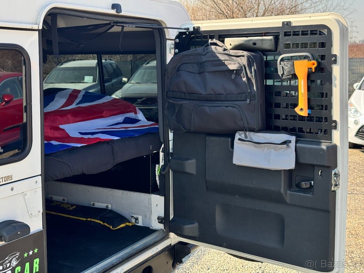 2010 Land Rover DEFENDER - 14