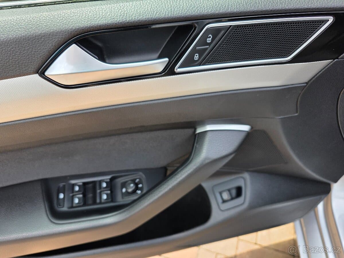 2017 Volkswagen PASSAT - 14