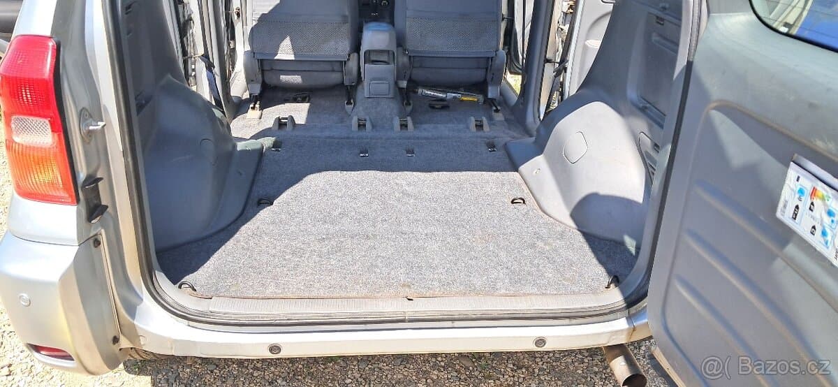 2002 Toyota RAV4 - 14