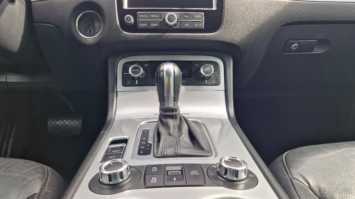 2010 Volkswagen TOUAREG - 14