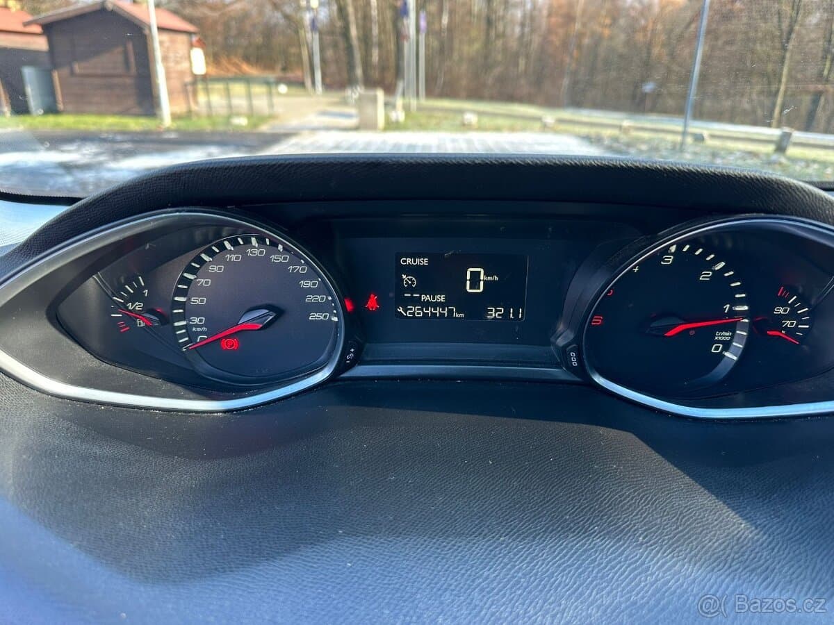 2015 Peugeot 308 - 14