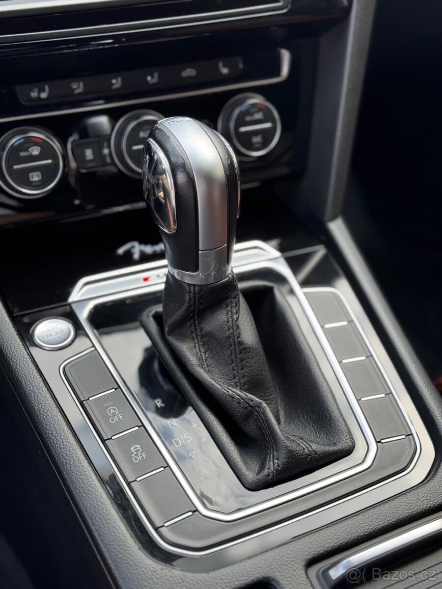 2015 Volkswagen PASSAT - 14