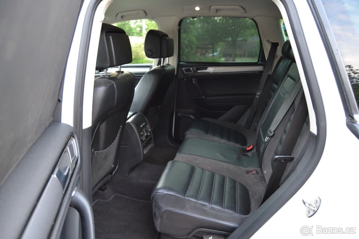 2015 Volkswagen TOUAREG - 14