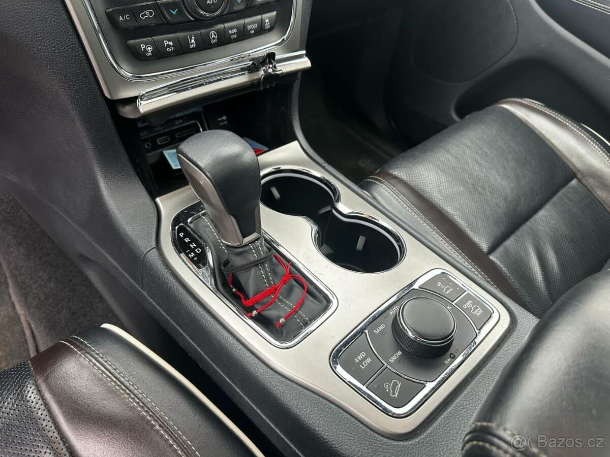 2017 Jeep CHEROKEE - 14