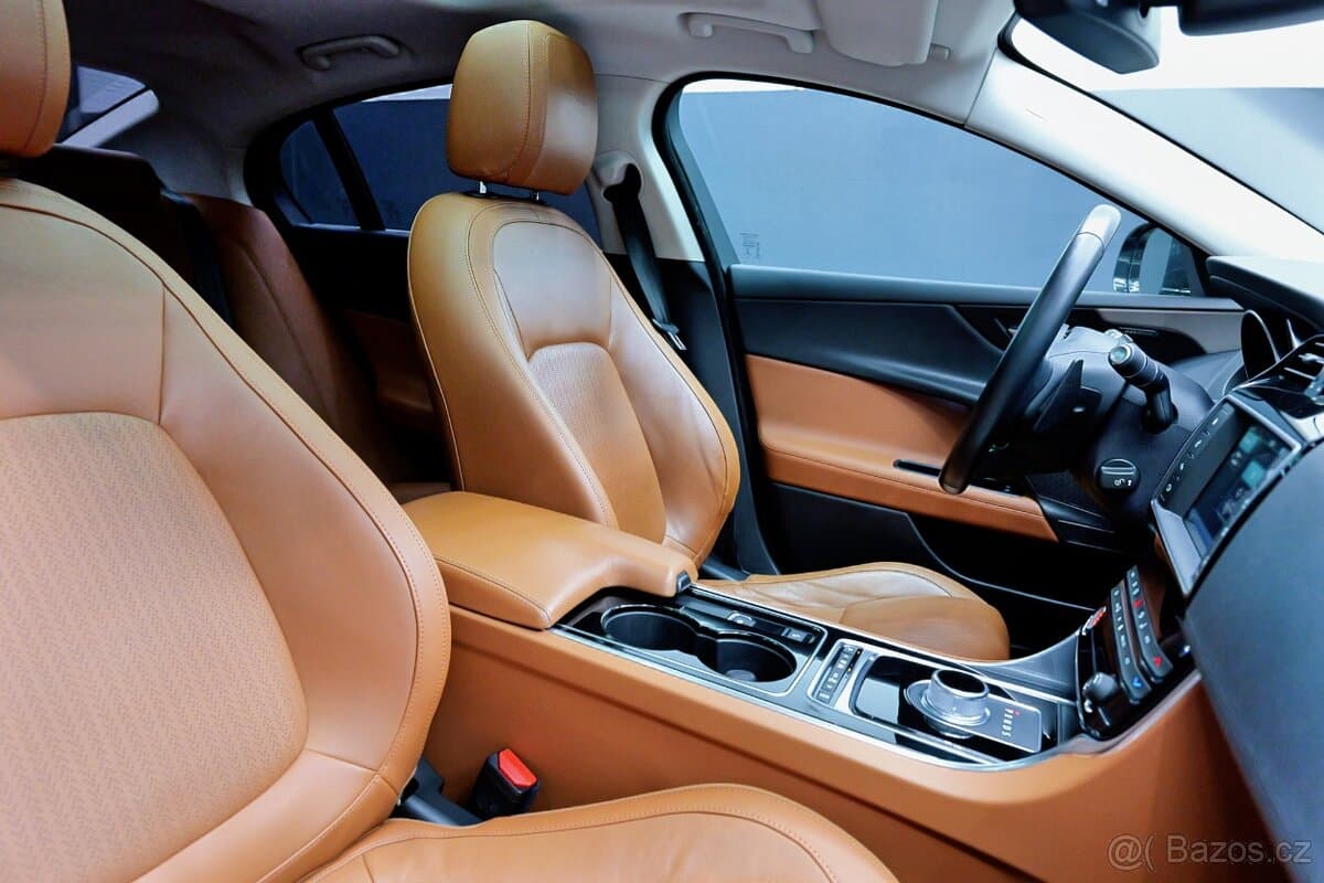 2016 Jaguar XE - 14