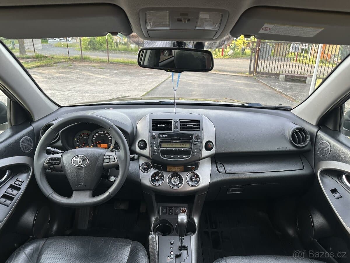 2011 Toyota RAV4 - 14