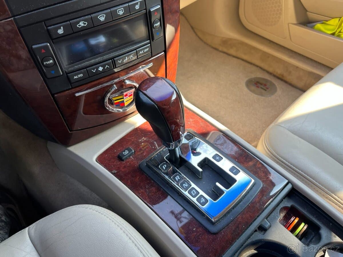 2007 Cadillac SRX - 14