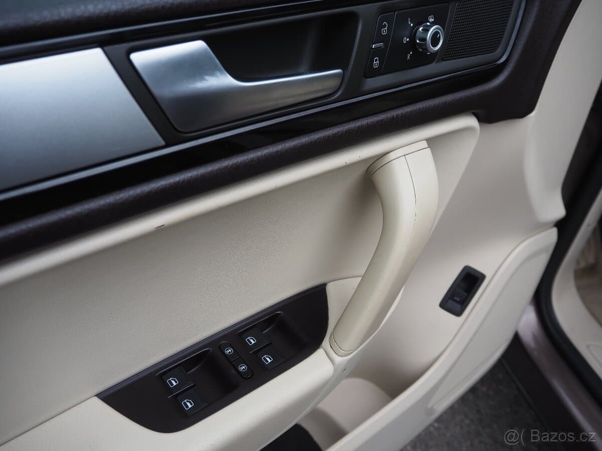 2010 Volkswagen TOUAREG - 14