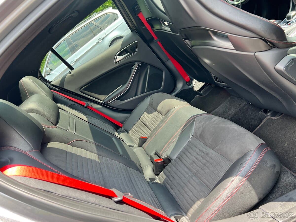 2015 Mercedes-Benz GLA - 14